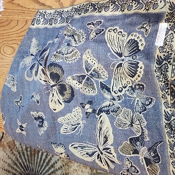 Pashmina and Silk Wrap - Picture 5 of 8